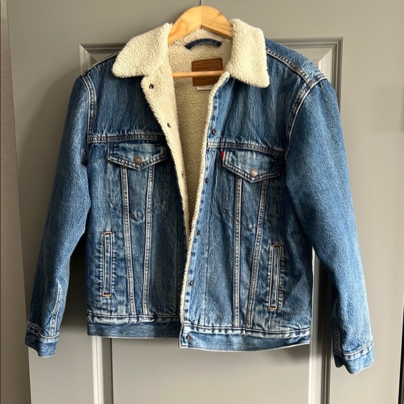 Levi's Classic Blue Denim Jacket with Sherpa Lining - Picture 1 of 5